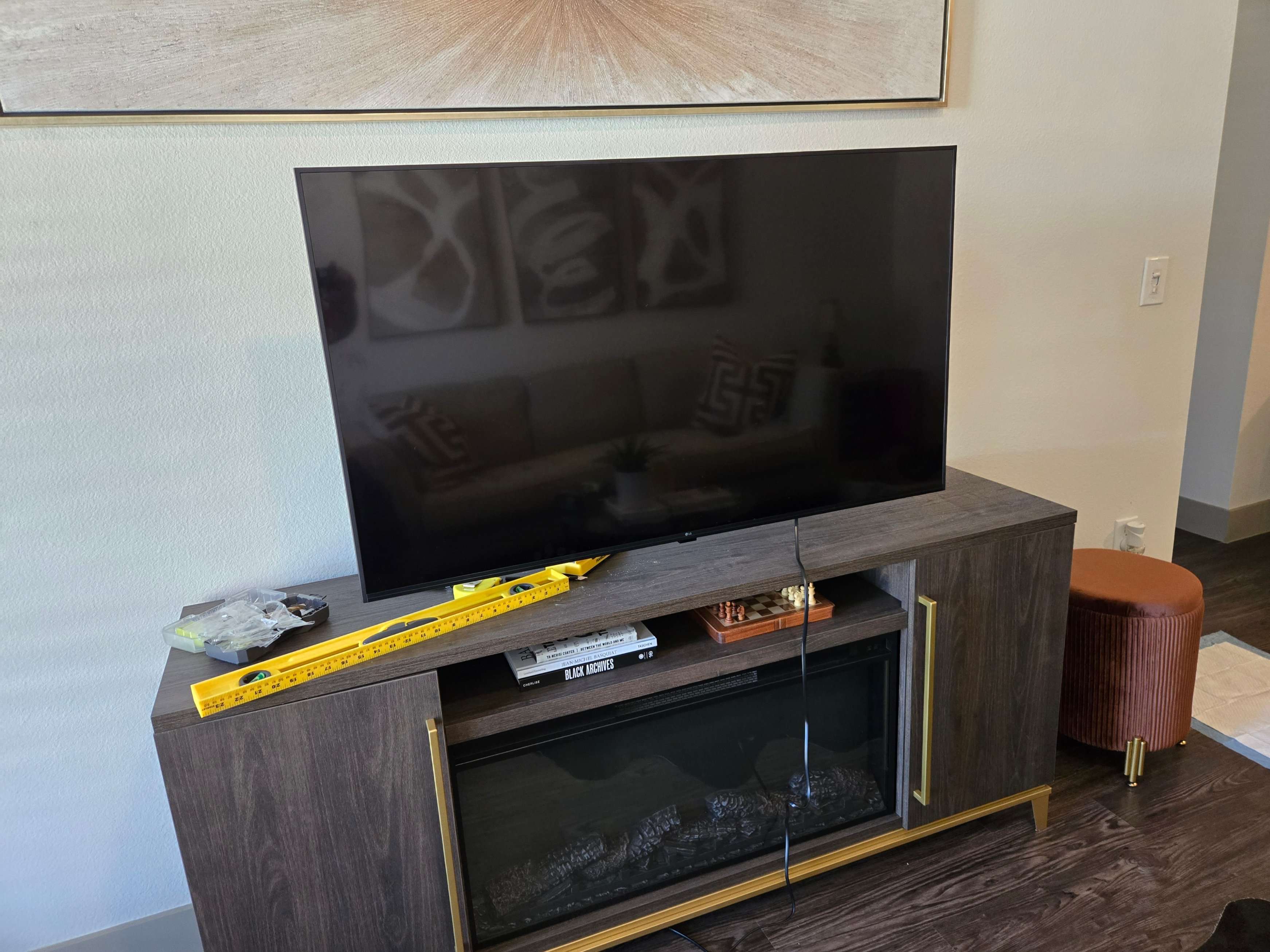 Secure wall mounting bracket for a TV installed by Mount & Fix Dallas