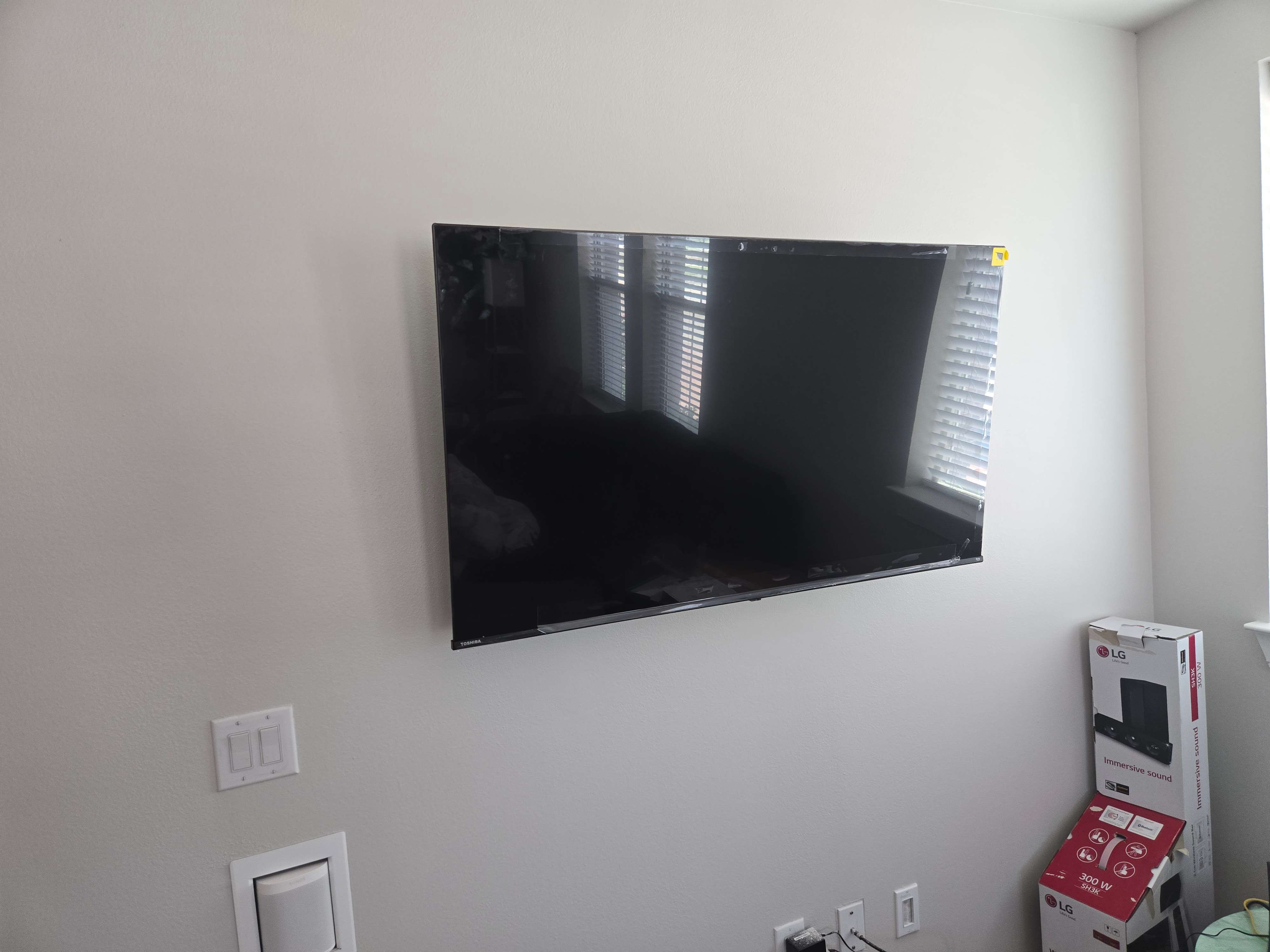 Clean Samsung TV wall mount by Mount & Fix, Dallas professional installation