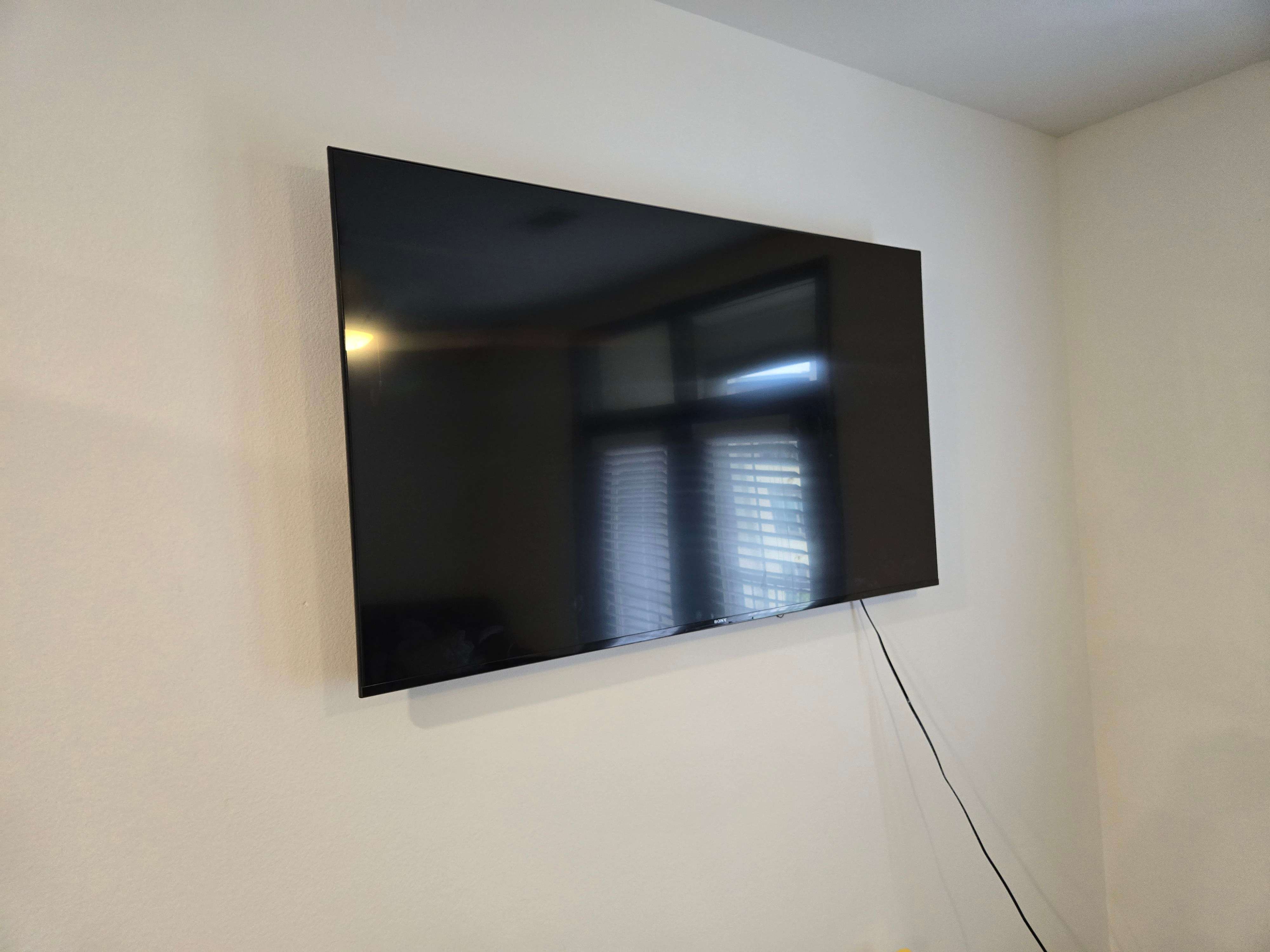 Installation of a TV wall mount bracket by Mount & Fix in Dallas